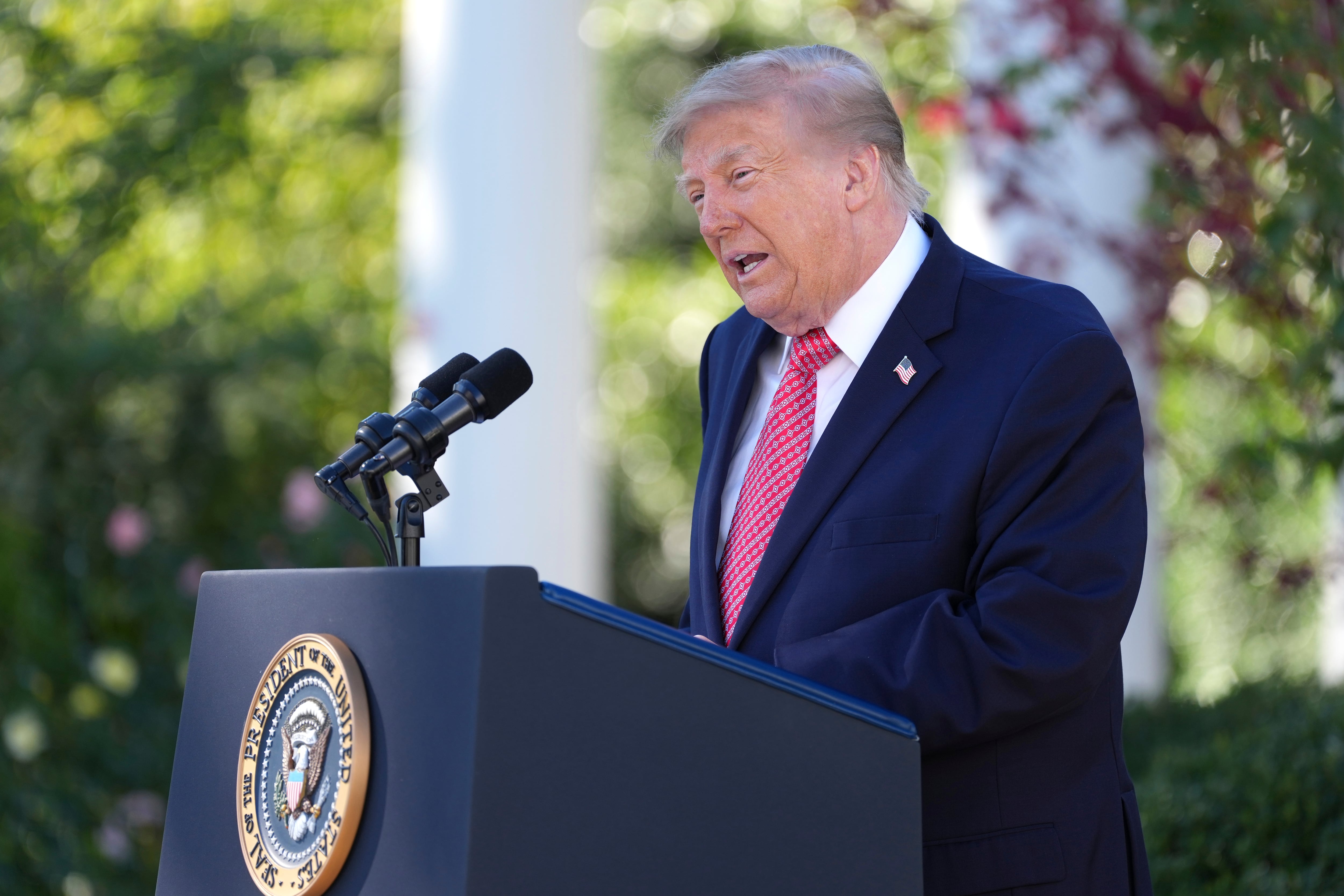 Trump desobedece una orden judicial para convertir un campo de golf público en uno de élite en Washington
