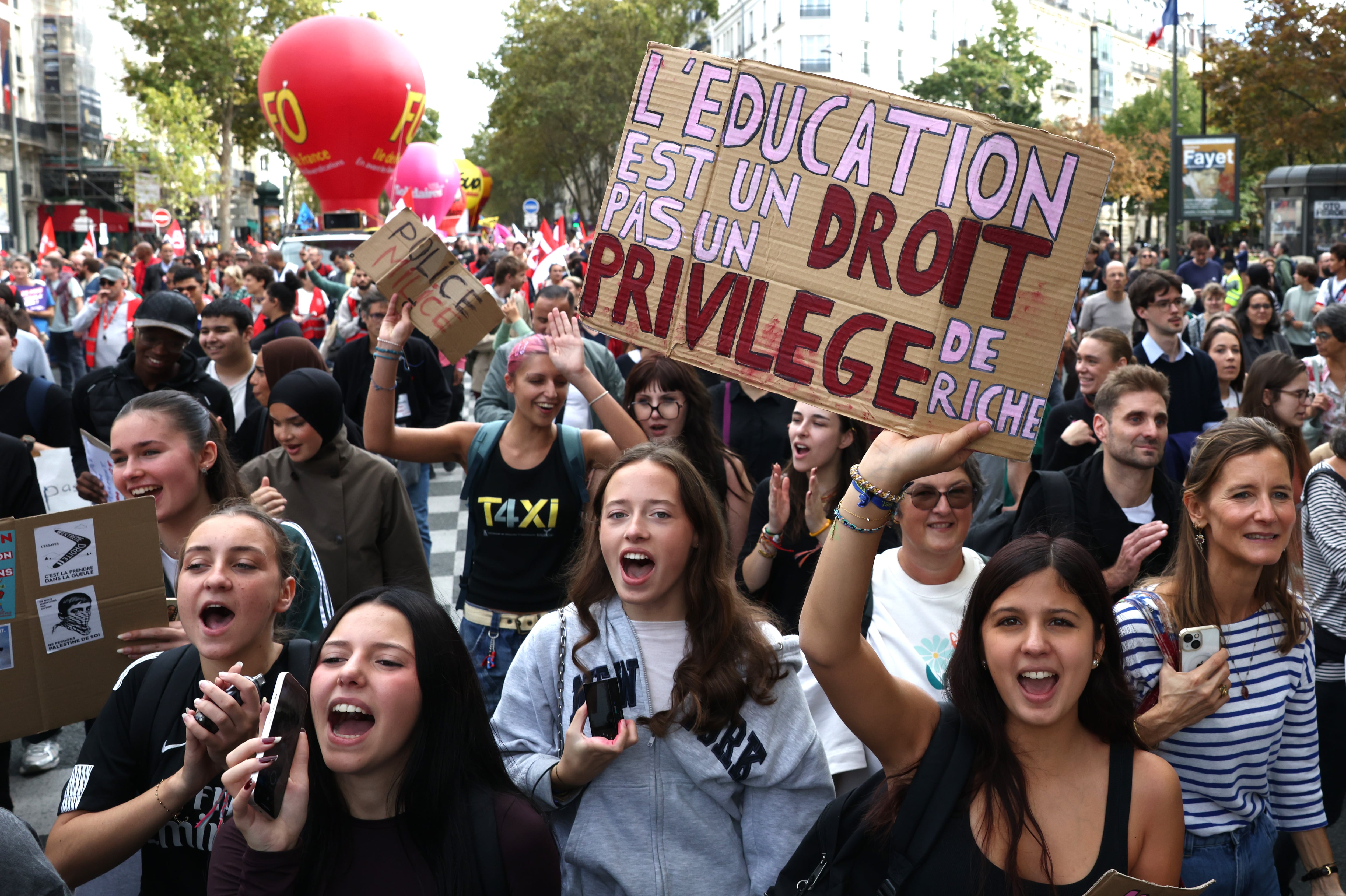 Los estudiantes franceses aumentan la presión en las calles ante el silencio del Gobierno