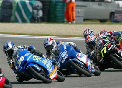 Daniel Pedrosa (26), en un momento de la carrera de 125cc, ayer, en el circuito checo de Brno.