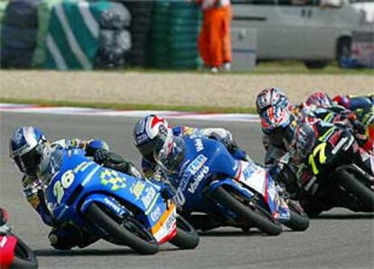 Daniel Pedrosa (26), en un momento de la carrera de 125cc, ayer, en el circuito checo de Brno.