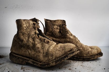 Botas recuperadas en la fosa de San Mamede do Río (Lugo) pertenecientes a José Antonio Rivas Carballés, fusilado el 4 de septiembre de 1936.