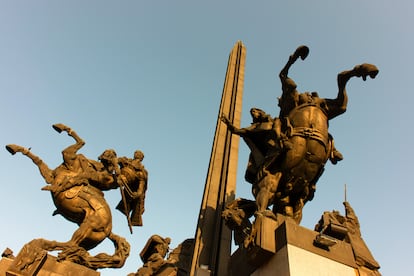 Detalles del monumento Asenevci.