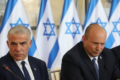 El ministro de Exteriores, Yair Lapid (izquierda), y el primer ministro de Israel, Naftali Bennett, el 29 de mayo en Jerusalén.
