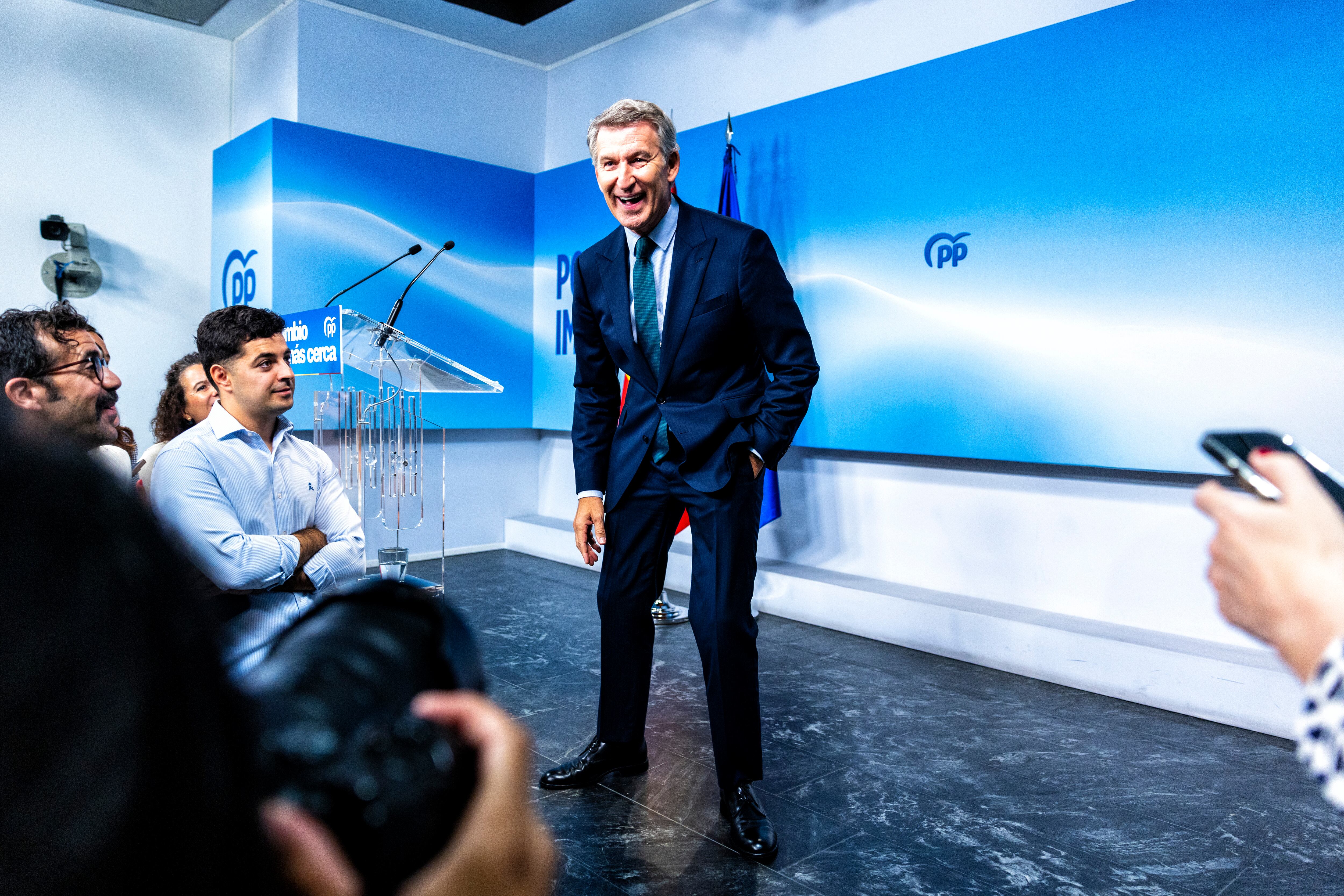 El líder del PP, Alberto Núñez Feijóo, tras la rueda de prensa.