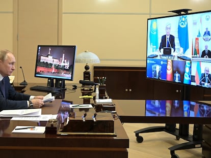 Putin, durante la videoconferencia con los otros líderes de la Organización del Tratado de Seguridad Colectiva, este lunes en Moscú.