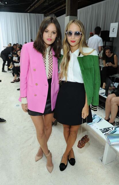 Harvey Viera-Newton y Atlanta de Cadenet dieron prioridad a las chaquetas en su look, as de coloristas presenciaron el desfile de 3.1. Phillip Lim.