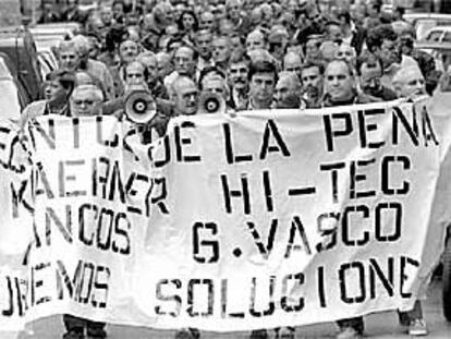 Trabajadores de Mecánica de la Peña, en una de las manifestaciones en protesta por su situación, en Bilbao.
