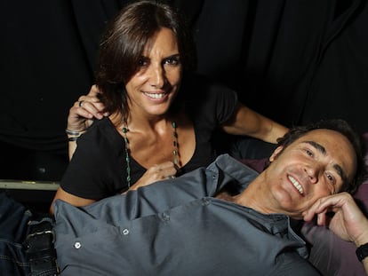 Los actores Pastora Vega y Juan Ribó, en un descanso de los ensayos de la obra de teatro <i>Una relación pornográfica.</i>