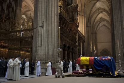 The funeral ceremony for the Duchess of Alba in Seville Cathedral.