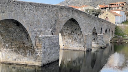 El puente románico sobre el río Tormes, en El Barco de Ávila.