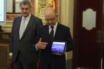 El ministro de Hacienda, Crist&oacute;bal Montoro, ha entregado esta ma&ntilde;ana el proyecto de ley de los presupuestos generales del Estado 2015