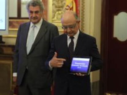 El ministro de Hacienda, Crist&oacute;bal Montoro, ha entregado esta ma&ntilde;ana el proyecto de ley de los presupuestos generales del Estado 2015