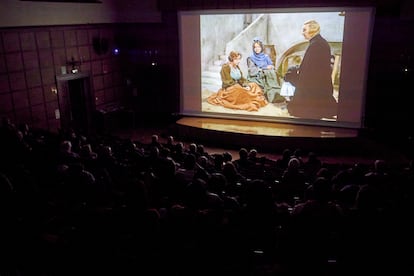 Proyeccion de ‘El Picaro’ de Fernando Fernan Gomez, en el Cineclub Universitario de Granada. Espacio V Centenario de la Universidad de Granada.