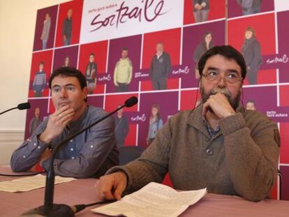 Joseba Álvarez, a la derecha, y Hasier Arraiz, durante la rueda de prensa.