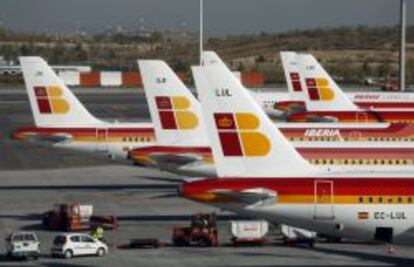 Aviones de Iberia en la terminal 4 del aeropuerto de Barajas en Madrid.