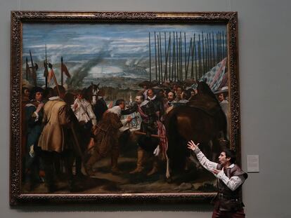 El actor Daniel Ortiz durante una de las representaciones de la supuesta obra de Fernán Gómez, en el Museo del Prado.