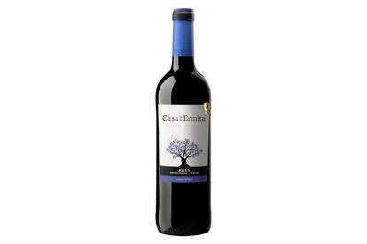 En una edición en la que salen al mercado muy buenas añadas, queda un panorama brillante para los disfrutones del vino. Estos, más allá de los clásicos y siempre buenos Rioja crianza Siglo (4,95€) y Cune (6,25€), también tienen cuatro ojos de lince, pero algunos merecerían ascender: </br><b>Casa de la Ermita, joven</b> (<i>Casa de la Ermita</i>), 2,79€. D.O. Jumilla. "Entre los seis mejores de esta edición de la guía", dice el autor. Con uvas syrah y monastrell y 14 grados, ofrece "densidad en boca, aroma a frutas maduras y sabor especiado, con un postgusto elegante". En Carrefour en el Levante, El Corte Inglés (en ámbito regional) y Masymas y Grupo Upper. </br><b>Clot d'Encís, joven</b> (<i>Agrícola Sant Josep SCCL), 3,95€. D.O. Terra Alta (Tarragona). "Uno de los mejores tintos jóvenes de los cuatro últimos años de la guía", afirma el autor. "Todo en él es excelente". Garnatxa negra, syrah y carinyena, con aromas a "bayas silvestres y sabores a matorral aromático". Bonpreu, Caprabo y Esclat. </br><b>Ramón Roqueta, cabernet sauvignon</b> (<i>Ramón Roqueta</i>), 4,55€. D.O. Catalunya. "Hay mucho trabajo de viña detrás de este vino [joven], así como una excelente enología". Aroma a "pimiento maduro, ciruelas negras y sabor a confitura inglesa. Cuepro medio graso, con chicha, acariciador y aterciopelado".</br> <b>Borsao, selección</b> (<i>Borsao</i>), 5,93€. D.O. Campo de Borja (Zaragoza). El de la etiqueta amarilla (tiene un hermano, también joven, por tan solo 2,70€). No es crianza, pero está hecho para durar. "Garnacha, syrah y tempranillo, sus uvas fueron vendimiadas de forma que coincidiera la maduración azucarada con la fenólica". Resultado: "Cuerpo denso, muy bien estructurado y con buena carne. Postgusto largo y elegante". En El Corte Inglés, Makro y Supercor.