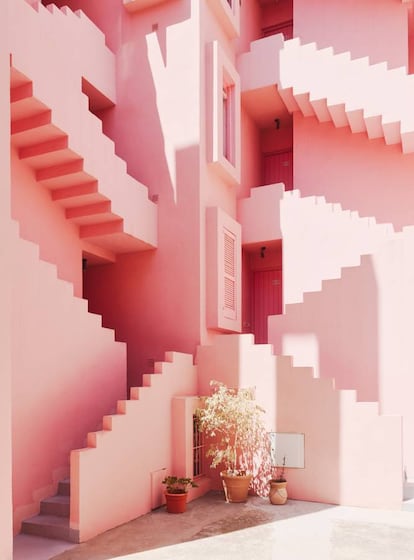 'La Muralla Roja' en Calpe (Alicante), 1975.