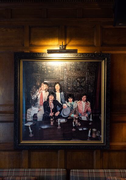 El cuadro de los Rolling Stone que se encuentra en el exclusivo bar de The Gore.