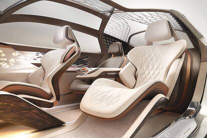 Interior del Bentley EXP 100 GT, con impresionantes acabados del cuero vegano que fabrica la italiana VEGEA. Esta fibra se obtiene a partir de residuos de la industria vitivinícola.