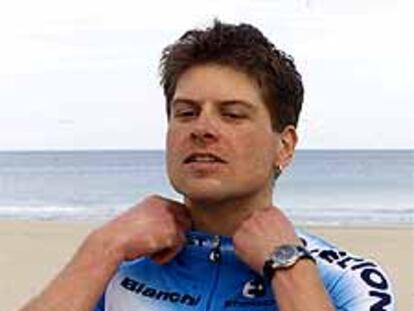 Jan Ullrich, estrenando el <i>maillot</i><b> del Coast.</b>