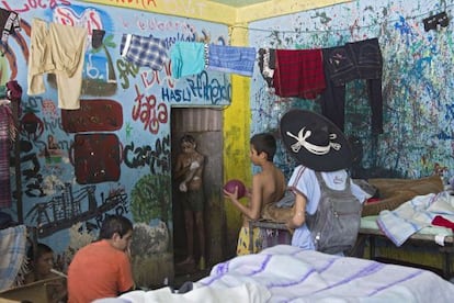 A group of children at La Gran Familia shelter in Zamora (Michoac&aacute;n).