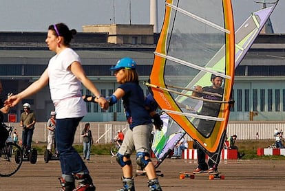 'Wind-skate' en el aeropuerto de Tempelhof (Berlín).