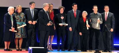 La Princesa de Asturias, junto al lehendakari en funciones Patxi López, y los galardonados con los premios al Voluntariado.