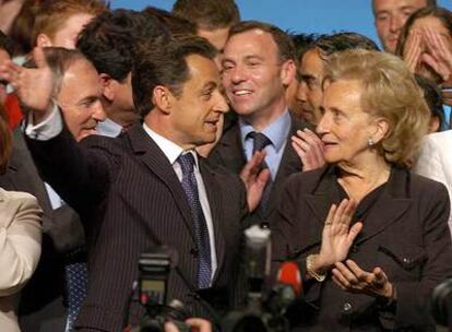 Nicolas Sarkozy y Bernadette Chirac, en el mitin de final de campaña ayer en Montpellier.