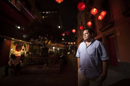 El escritor Julian Herbert, en el barrio chino de la Ciudad de México.