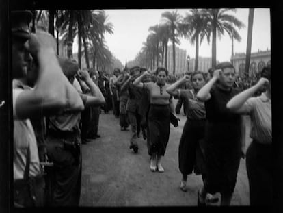 Teresa Pàmies a Barcelona, cap el 1936, en una fotografia cedida a l'Arxiu Nacional de Catalunya.