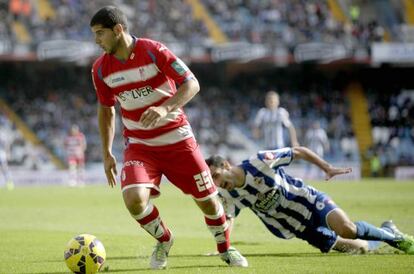 Emanuel Insúa conduce el balón en el último encuentro contra el Depor.