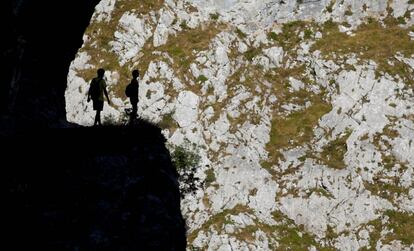 La Ruta del Cares en Asturias, es una de las mas frecuentadas en Los Picos de Europa. Un trayecto entre Poncebos y Ca&iacute;n de unos 11 km por un paisaje de gran belleza, por desfiladeros y cortados. 