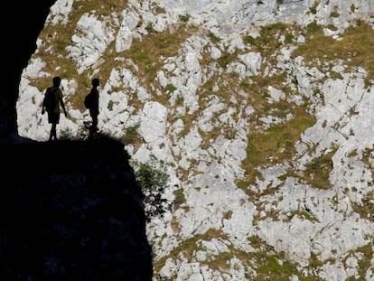 La Ruta del Cares en Asturias, es una de las mas frecuentadas en Los Picos de Europa. Un trayecto entre Poncebos y Ca&iacute;n de unos 11 km por un paisaje de gran belleza, por desfiladeros y cortados. 