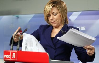 La vicesecretaria general del PSOE, Elena Valenciano, antes de una rueda de prensa.