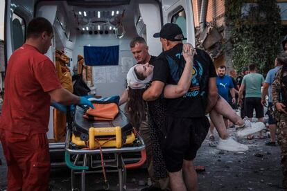 Rescuers work at the site where a building was destroyed during a Russian missile strike, amid Russia's attack on Ukraine, in Pokrovsk, Donetsk region, Ukraine, August 7, 2023.