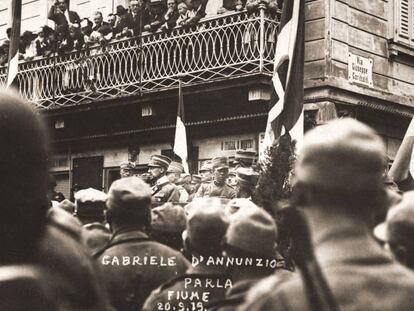 Gabriele D'Annunzio parla als ciutadans de Fiume el 1919.