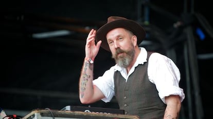 Andrew Weatherall, en un concierto en Londres en 2011.