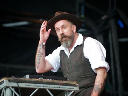 Andrew Weatherall, en un concierto en Londres en 2011.
