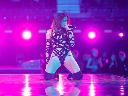Anitta en uno de los momentos de su actuación de la gala Los40 Music Awards de 2022.
