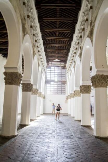 Interior de la sinagoga de Santa María la Blanca, construcción mudéjar del siglo XII.