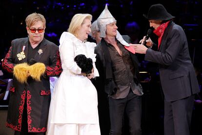 Una curiosa representación de El Mago de Oz: Elton John como el león, Meryl Streep como Dorothy, Sting como el hombre de hojalata y James Taylor como espantapájaros.