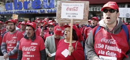 Manifestaci&oacute;n de trabajadores contra el ERE en Coca-Cola.