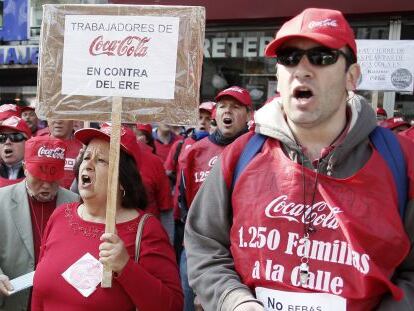 Manifestaci&oacute;n de trabajadores contra el ERE en Coca-Cola.