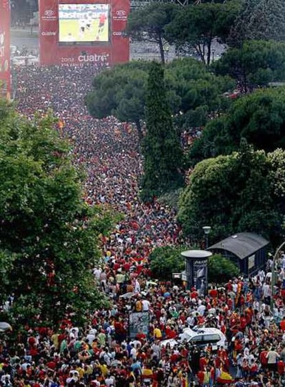 Miles de seguidores de la selección llenaron la plaza de Colón.