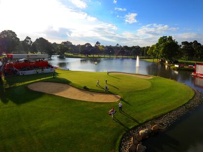 Vista aérea de un torneo de golf en el Country Club de Bogotá.