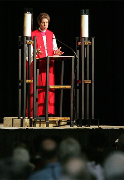 Katharine J. Schori pronuncia un sermón en una ceremonia durante la convención episcopaliana de junio en Columbus (Ohio).