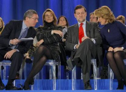 Alberto Ruiz-Gallardón, María Dolores de Cospedal, Mariano Rajoy y Esperanza Aguirre, durante el acto celebrado en Madrid.