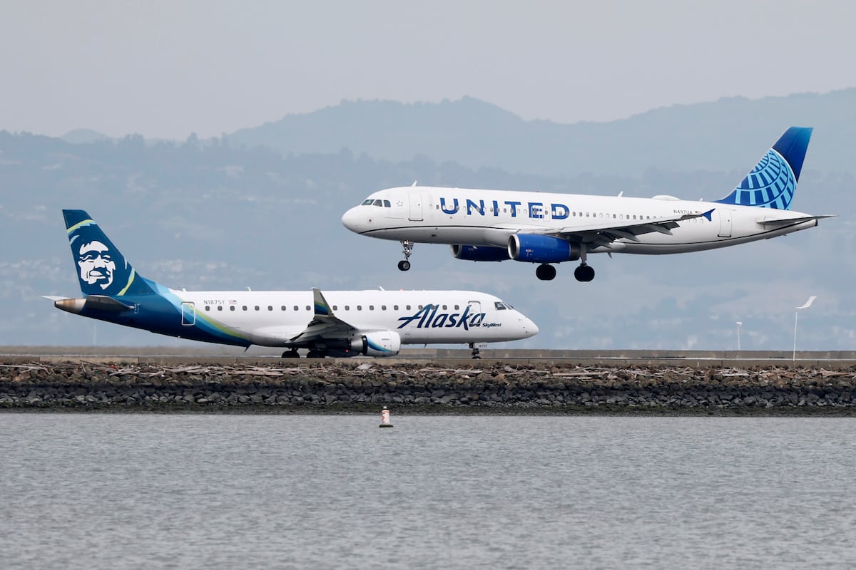 United Airlines refuerza su clase premium en medio de crisis