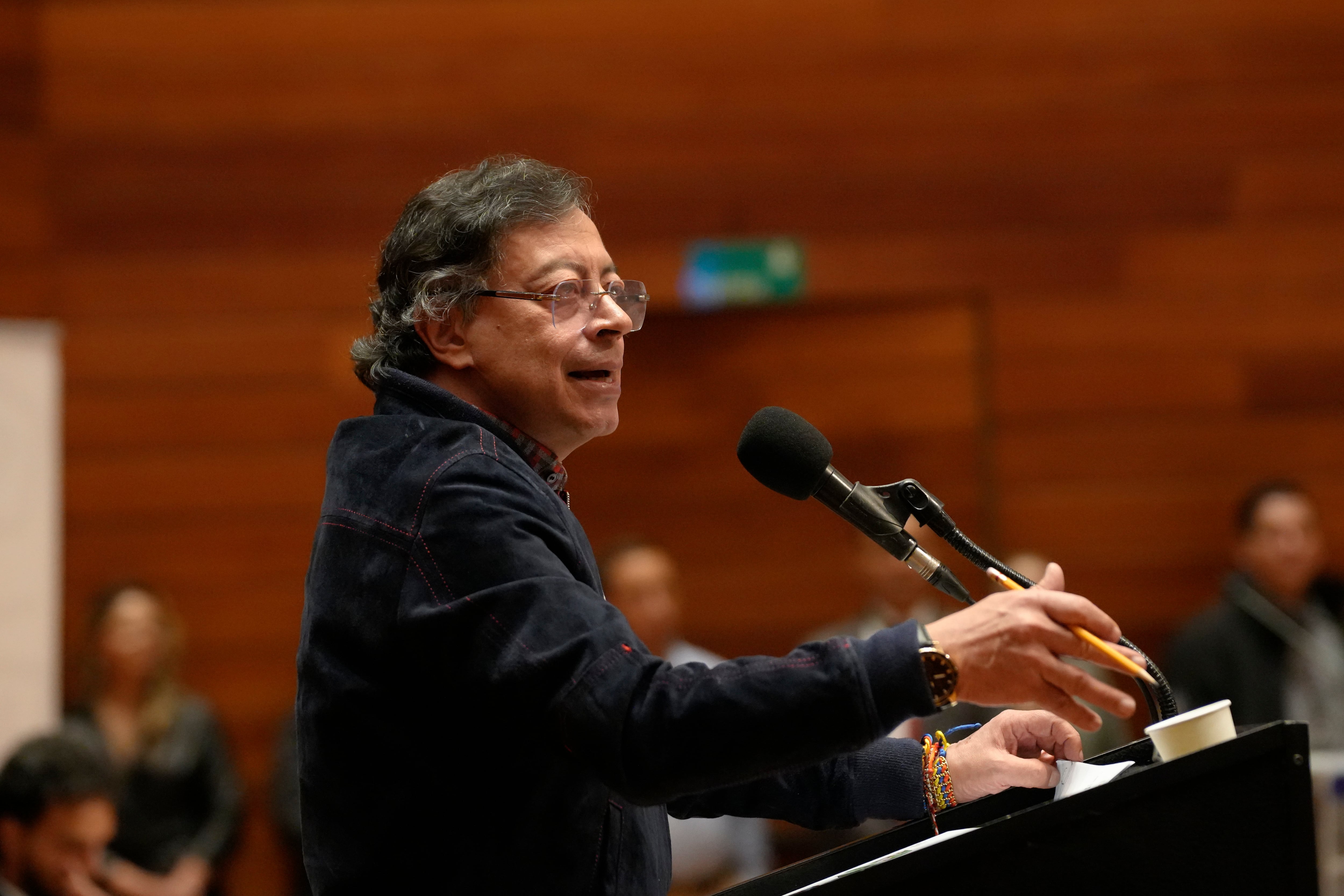 Petro escucha a Piketty, Stiglitz y 200 expertos: anuncia la salida de Colombia del arbitraje internacional de inversión